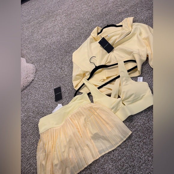 Yellow Zip-Up Hoodie and Sports Bra Set new with tags small - Picture 3 of 7